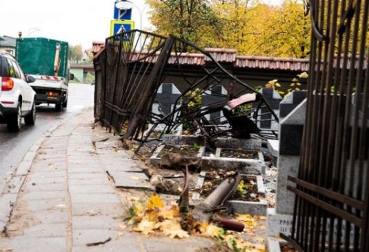 Wilno: zniszczono nagrobki polskich żołnierzy na Rossie